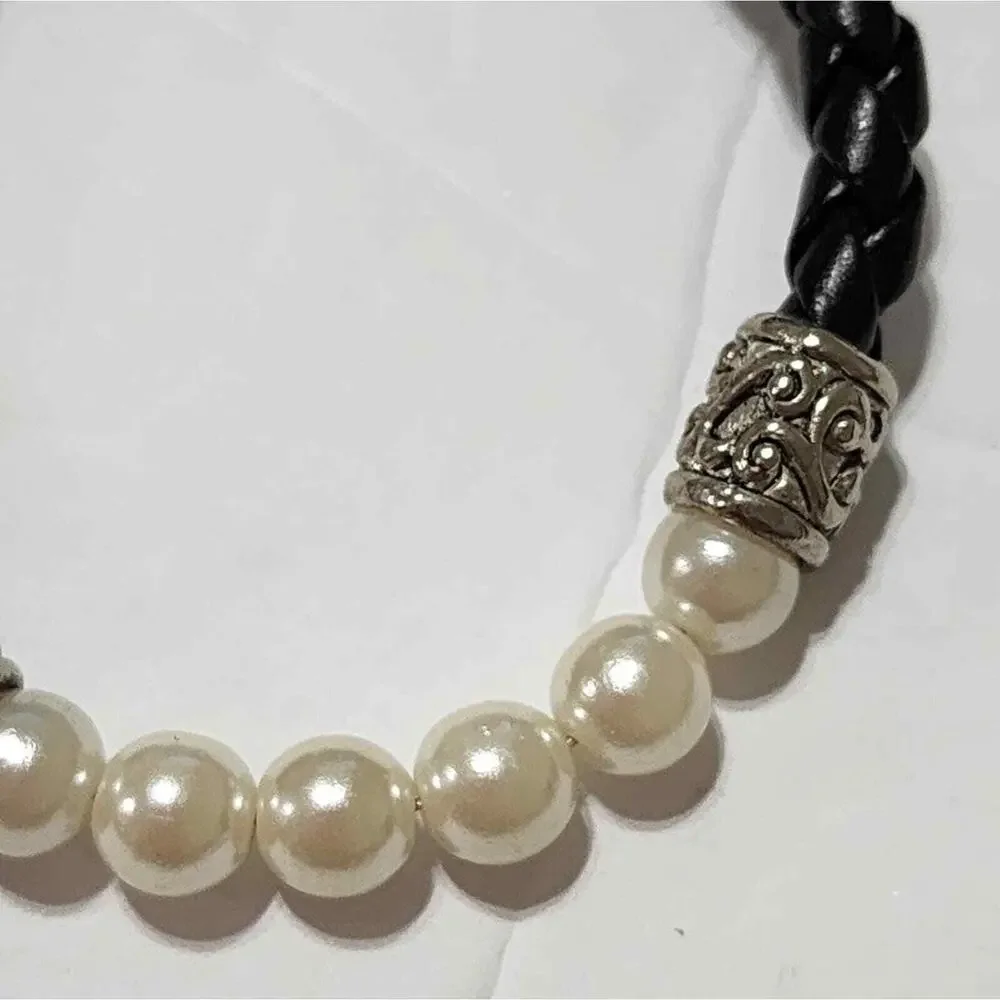 Vintage vibes chunky faux pearl and leather bracelet